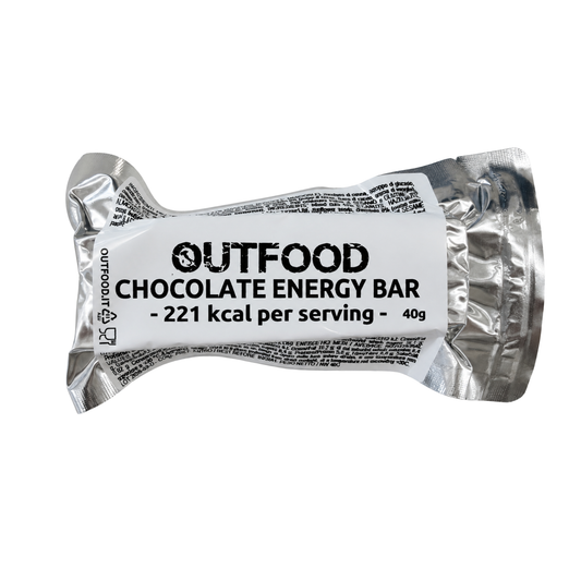 Barretta energetica Outfood Chocolate Energy Bar da 40g, 221 kcal, confezione sigillata argento e bianca.
