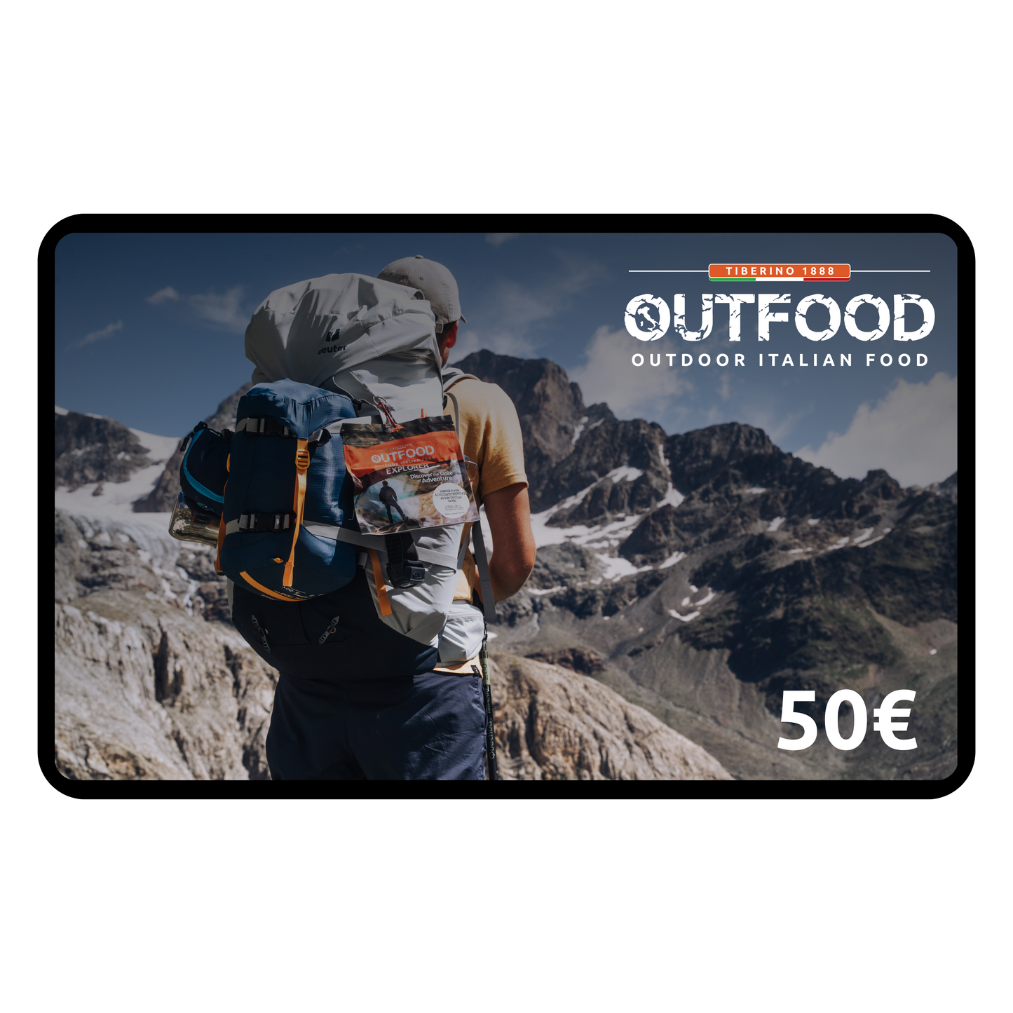 Gift Card Outfood da 50€, raffigurante escursionista di spalle con zaino grigio e blu, cibo disidratato Outfood appeso, e montagne rocciose sullo sfondo.