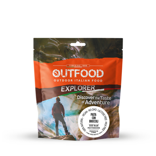 Confezione Outfood Explorer arancione e marrone di pasta con broccoli, 555 kcal, 140g, con immagine di escursionista.