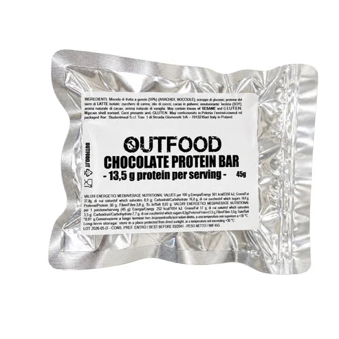 Barretta proteica Outfood al cioccolato da 45g in confezione sigillata argentata, con etichetta bianca frontale.