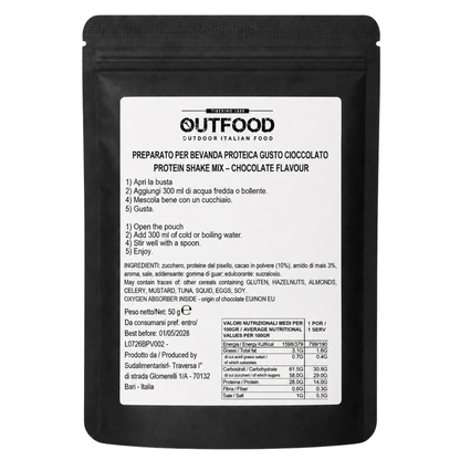 Busta nera opaca da 50g di Outfood Protein Shake Mix gusto Cioccolato con etichetta bianca dettagliata e testo nero.
