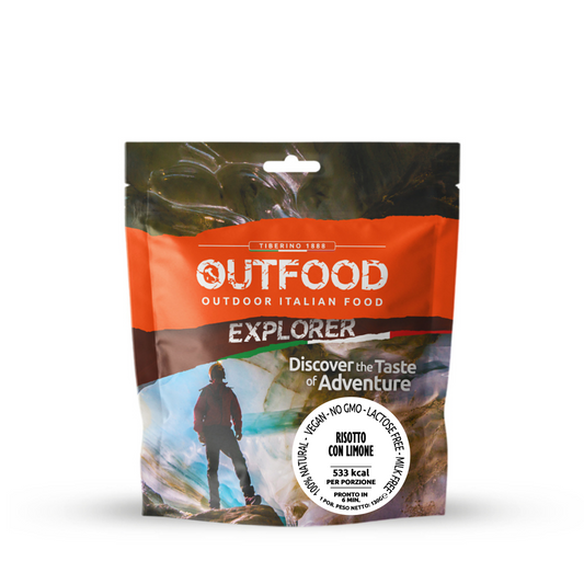 Confezione Outfood Explorer Risotto con Limone, arancione e marrone, con escursionista e testo bianco.