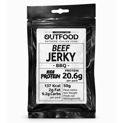 Busta nera opaca di Outfood Beef Jerky BBQ da 50g con etichetta bianca, 20.6g proteine, 137 Kcal.