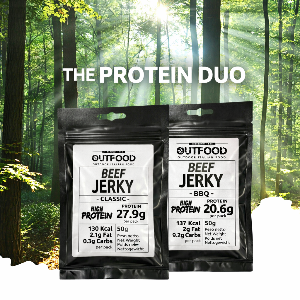 Due buste nere opache di Beef Jerky Outfood, gusti Classico e BBQ, con etichette bianche e dettagli nutrizionali.